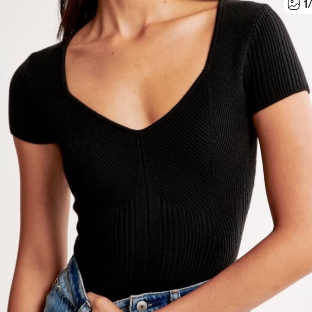 Abercrombie & Fitch Black Short-Sleeve Sweetheart Sweater Bodysuit